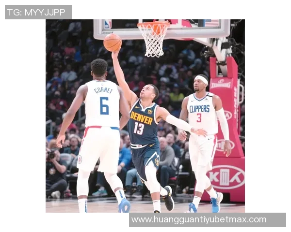 保罗现场观战快船与掘金激烈对决两支顶级球队的精彩较量 保罗现场观战快船与掘金激烈对决两支顶级球队的精彩较量