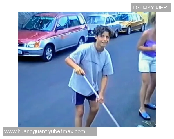 特朗普自夸足球技艺虽不及C罗梅西但速度更胜一筹