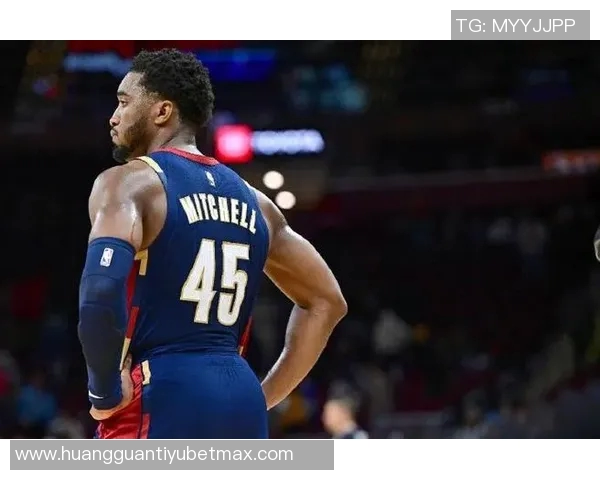 米切尔半场表现抢眼13投6中并罚球8中7砍下21分7篮板3助攻2抢断 米切尔半场表现抢眼13投6中并罚球8中7砍下21分7篮板3助攻2抢断