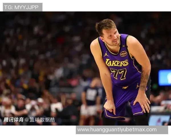 东契奇称赞海斯在挡拆配合中总能精准找到最佳接应位置