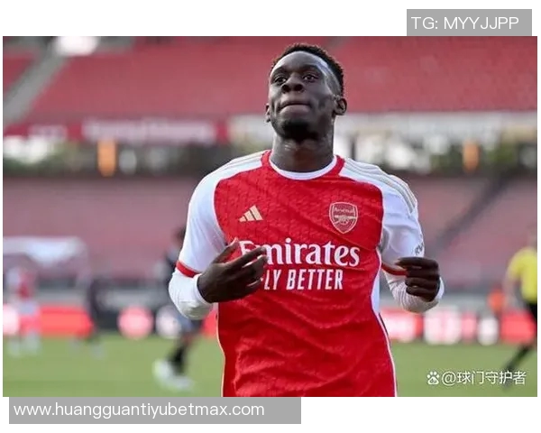 摩纳哥中场意外飞踹塔利亚菲科脖子引发场上混乱瞬间