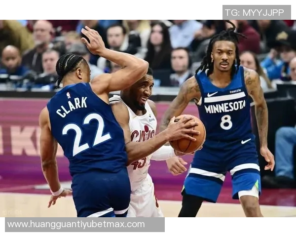 NBA精彩回顾：活塞逆袭快船马刺战胜绿军骑士轻取森林狼展现强大实力