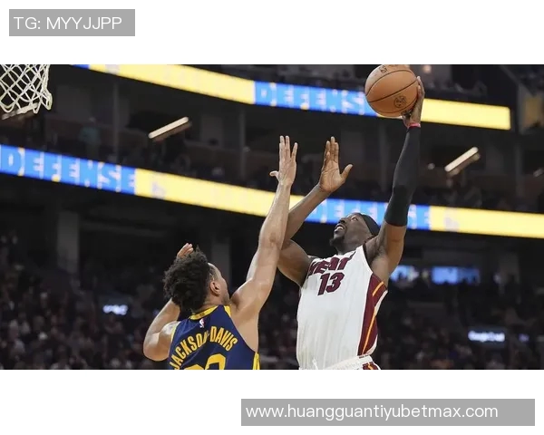 希罗三分球达成千记里程碑邓罗希尔德紧随其后库里位列历史第七